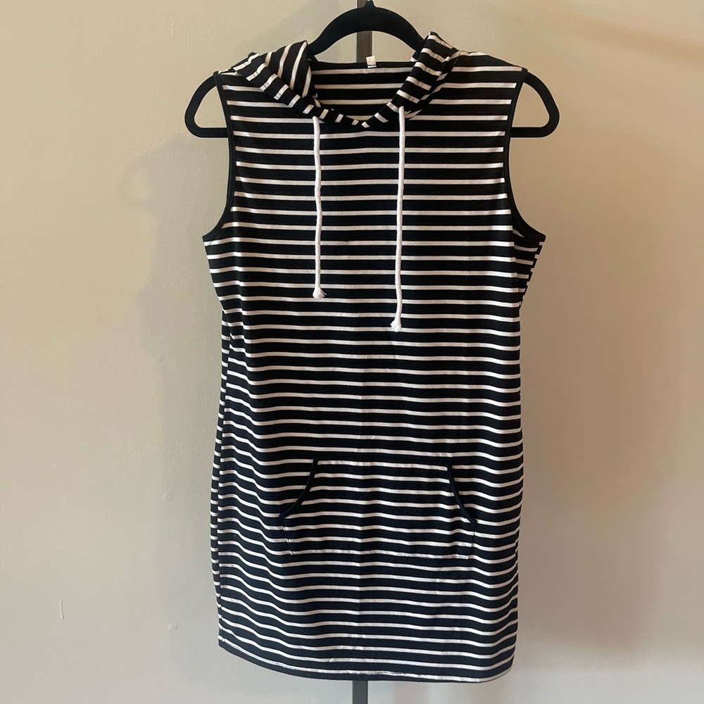 Black & White Stripped Sleeveless Hooded Dress